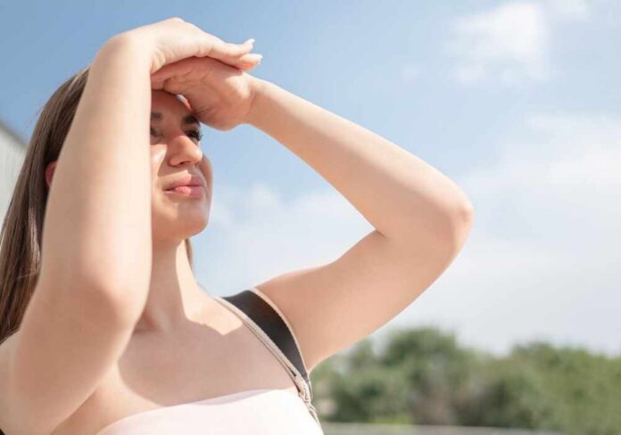 Young,Woman,Enjoying,Summer,Sun,Lifting,Her,Head,To,Sky