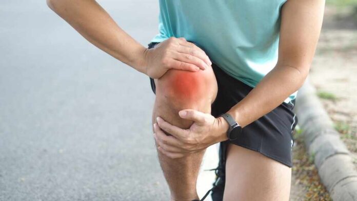 Man,Suffering,From,Knee,Pain,,Joint,Pain,,Arthritis,And,Osteoarthritis. Athlete holding their knee in pain while exercising outdoors